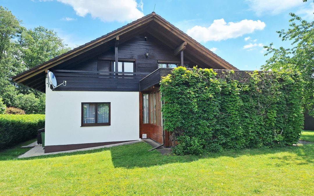 GEPFLEGTES EINFAMILIENHAUS IN SONNIGER SACKGASSENLAGE AM STADTRAND VON HARTBERG