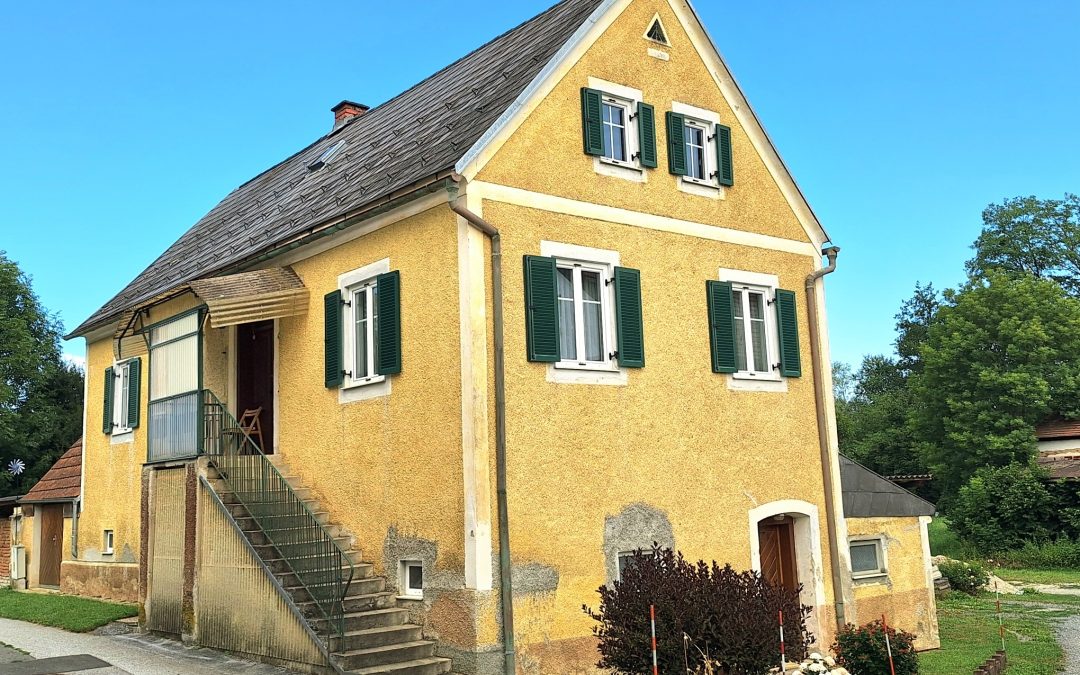 LÄNDLICHE IDYLLE NAHE ILZ – WOHNHAUS MIT GRUND UND ACKER